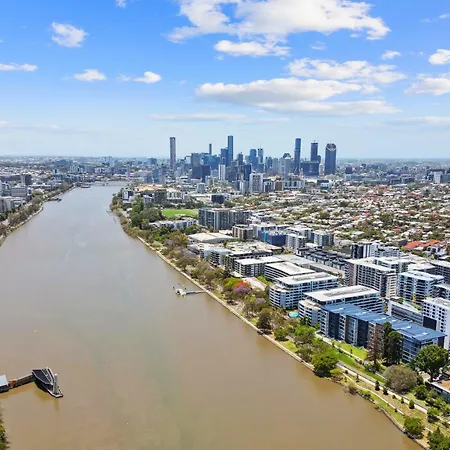 Apartment 3-bed Luxurious Retreat By River & Cbd Brisbane
