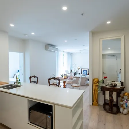 Location! Boutique 2br With Pool & Bbq Near South Bank And Apartment