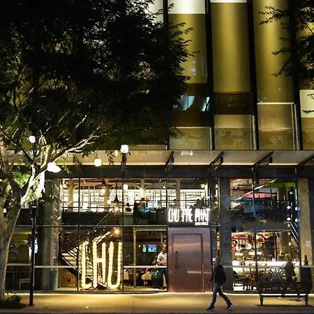Apartment Location! Boutique 2br With Pool & Bbq Near South Bank And Brisbane