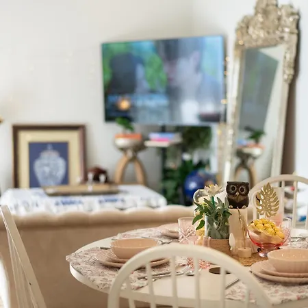 Location! Boutique 2br With Pool & Bbq Near South Bank And *