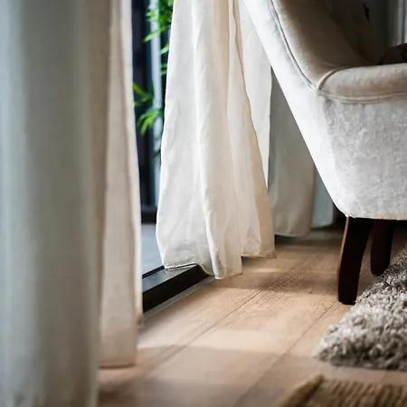 Location! Boutique 2br With Pool & Bbq Near South Bank And