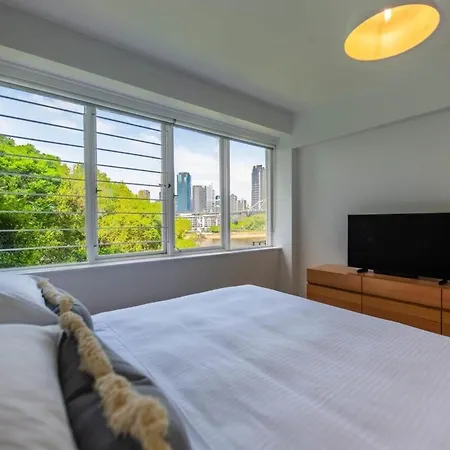 New Farm Riverside With View Apartment *