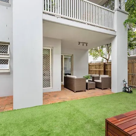 Apartment Contemporary Comfy ~ 2bed/2bath/1car ~ Hawthorne Brisbane