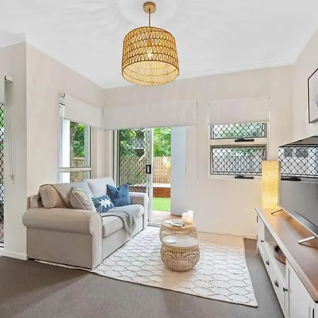 Contemporary Comfy ~ 2bed/2bath/1car ~ Hawthorne