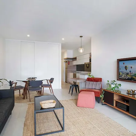 Sunny 1b In Heart Of South Bris By Custom Hosting Apartment