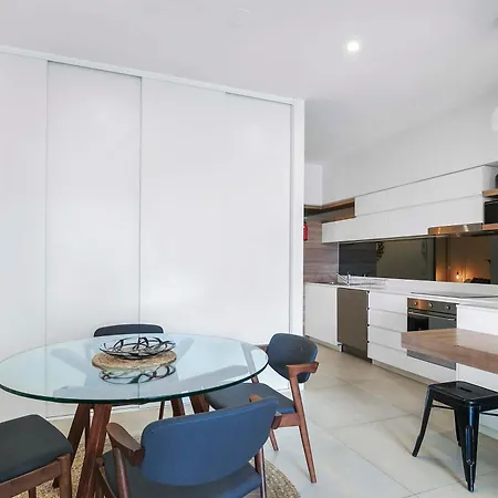Apartment Sunny 1b In Heart Of South Bris By Custom Hosting Brisbane