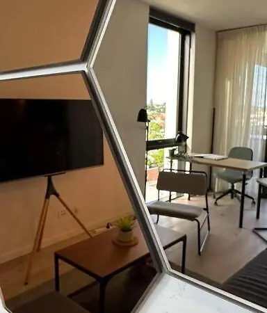 Apartment Chic Brand-new Near South & Cbd With Pool + *