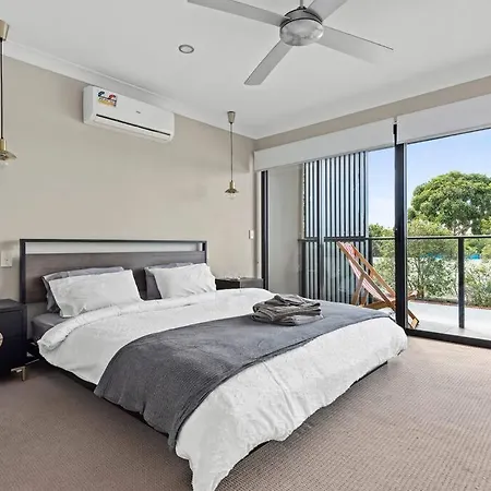 Convenient + Spacious! 3bed/2.5bath/1car~townhouse Brisbane