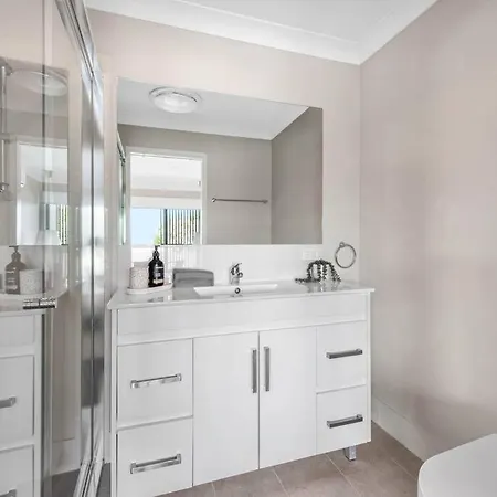 Spacious + Convenient! 3bed/2.5bath/1car~townhouse Holiday home