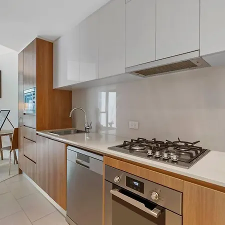 Cbd - Entire Apt 2b1b W Pool And Gym Apartment *