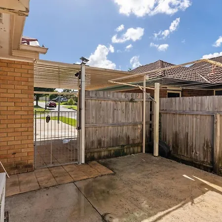 Cozy 3br Family Friendly House Eight Mile Plains Holiday home *
