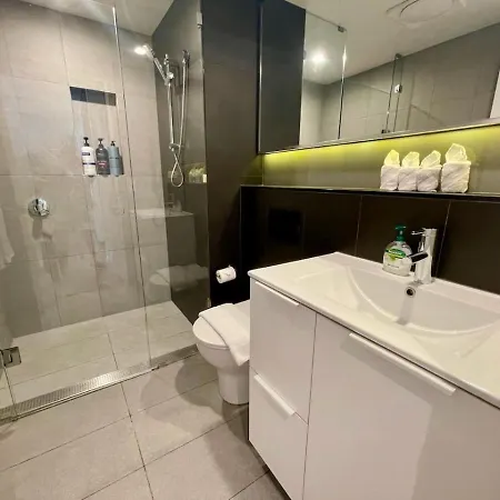 Modern Homely 2br W Parking Bowen Hills Brisbane