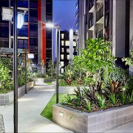 Apartment Modern Homely 2br W Parking Bowen Hills *