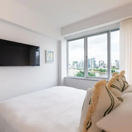 Apartment & Story Bridge View 2 Bedrooms Unit W Parking