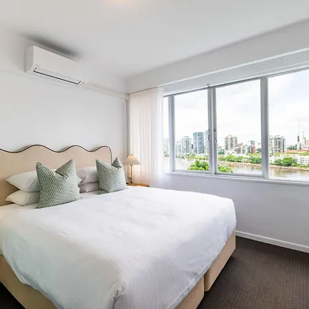 & Story Bridge View 2 Bedrooms Unit W Parking Apartment