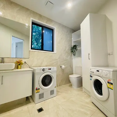 Modern Private 1,2 Close To Qeii & Grifith Uni Guest house Brisbane