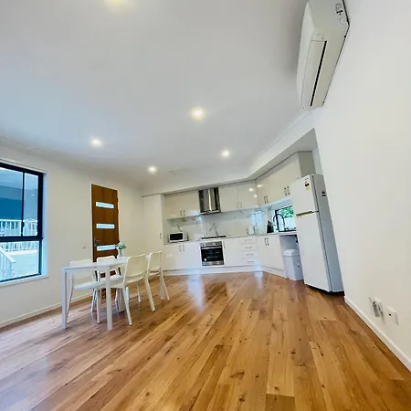 Guest house Modern Private 1,2 Close To Qeii & Grifith Uni *