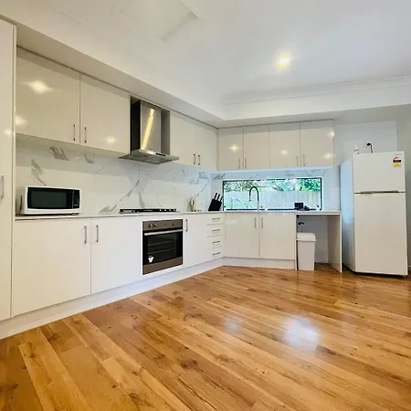 Modern Private 1,2 Close To Qeii & Grifith Uni