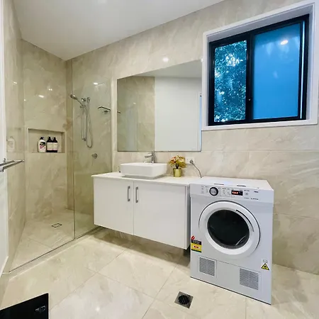 Modern Private 1,2 Close To Qeii & Grifith Uni