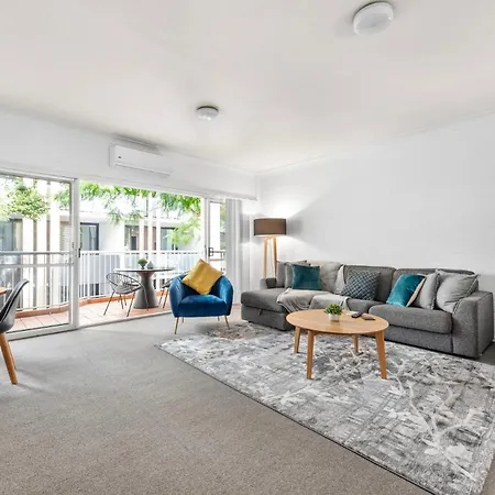 Apartment Convenient & Comfy! ~ 2bed, 2bath, 2car, Balcony Brisbane
