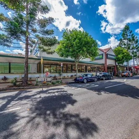 Contemporary Comfy ~ 2bed/2bath/1car ~ Hawthorne Brisbane