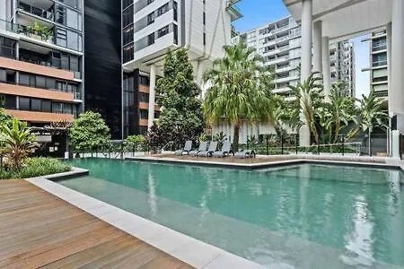 Apartment 1br Luxury Apt W Gym Pool Cp And Wifi 1km From Cbd