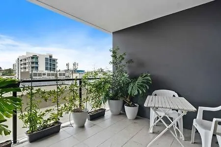 1br Luxury Apt W Gym Pool Cp And Wifi 1km From Cbd Apartment *
