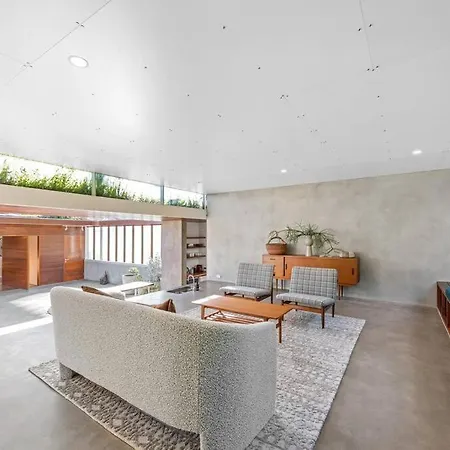 Inside Out! ~ 3 Bed House ~ Toowong Holiday home Brisbane