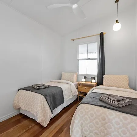 Holiday home Inside Out! ~ 3 Bed House ~ Toowong Brisbane