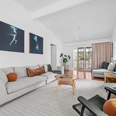 Inside Out! ~ 3 Bed House ~ Toowong Holiday home Brisbane