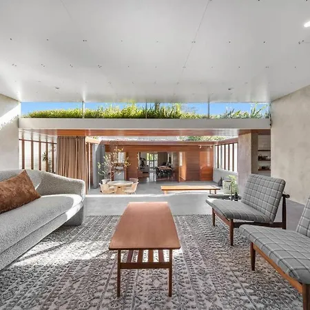 Holiday home Inside Out! ~ 3 Bed House ~ Toowong Brisbane