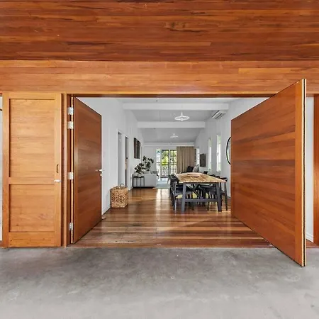 Inside Out! ~ 3 Bed House ~ Toowong *