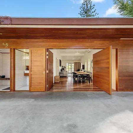 Inside Out! ~ 3 Bed House ~ Toowong Holiday home Brisbane