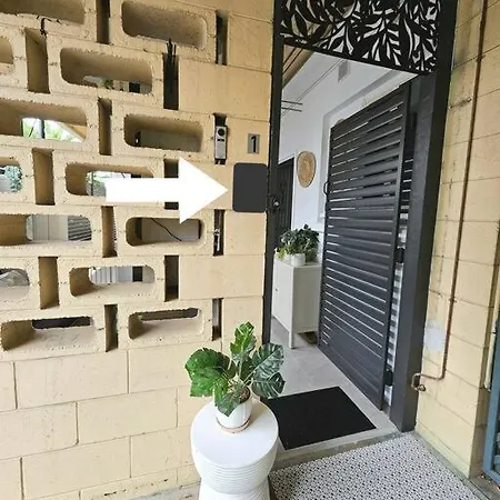 Prime Location: Just Steps Away From Oxford Street * Brisbane