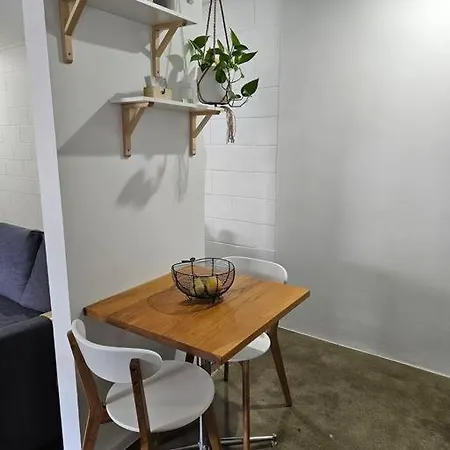 Prime Location: Just Steps Away From Oxford Street Apartment *