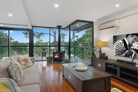 Holiday home Calm Springs In Brisbane-large Family Home-pool