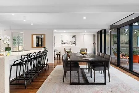Calm Springs In Brisbane-large Family Home-pool Holiday home Brisbane