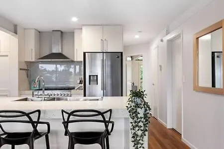 Calm Springs In Brisbane-large Family Home-pool