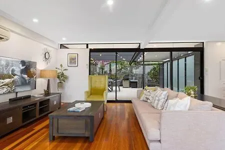 Holiday home Calm Springs In Brisbane-large Family Home-pool Brisbane