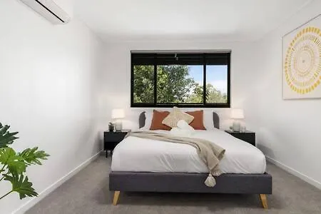 Calm Springs In Brisbane-large Family Home-pool Brisbane