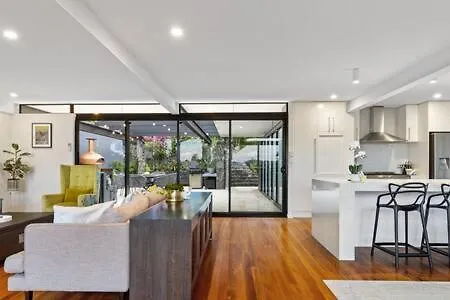 Calm Springs In Brisbane-large Family Home-pool Holiday home