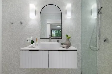 Calm Springs In Brisbane-large Family Home-pool Holiday home