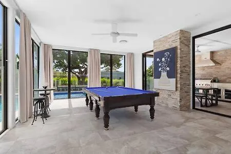 5bdr Ultimate Family Retreat Pool Toys Galore