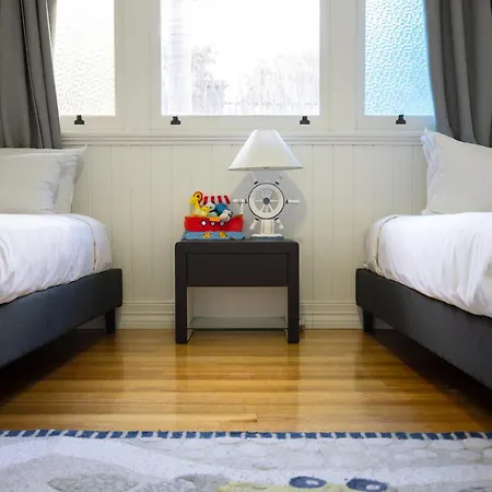 5br Queenslander - Walk To The Gabba - Sleeps 10 *