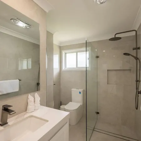 Convenient Comfort 4br Near Malls And Transport Holiday home