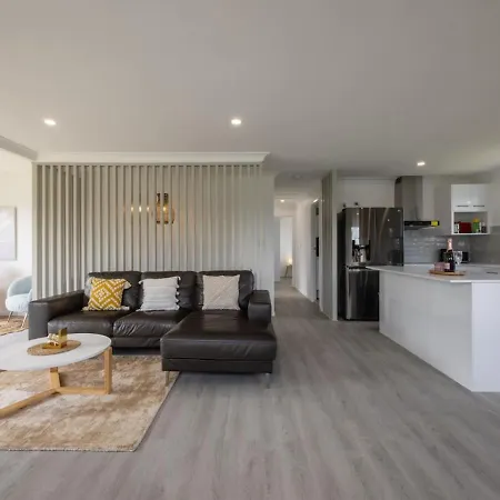 Convenient Comfort 4br Near Malls And Transport Holiday home *
