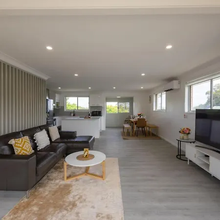 Holiday home Convenient Comfort 4br Near Malls And Transport Brisbane