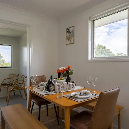 Holiday home Convenient Comfort 4br Near Malls And Transport