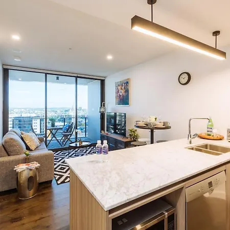 Location 2bd W Spectacular Views *