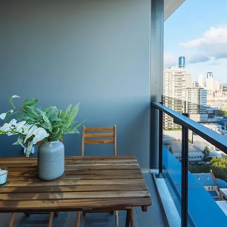 Apartment Location 2bd W Spectacular Views *